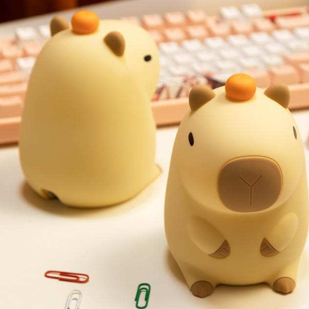 Lumozi™ Orange Capybara Squishy Night Light - Perfect Gift